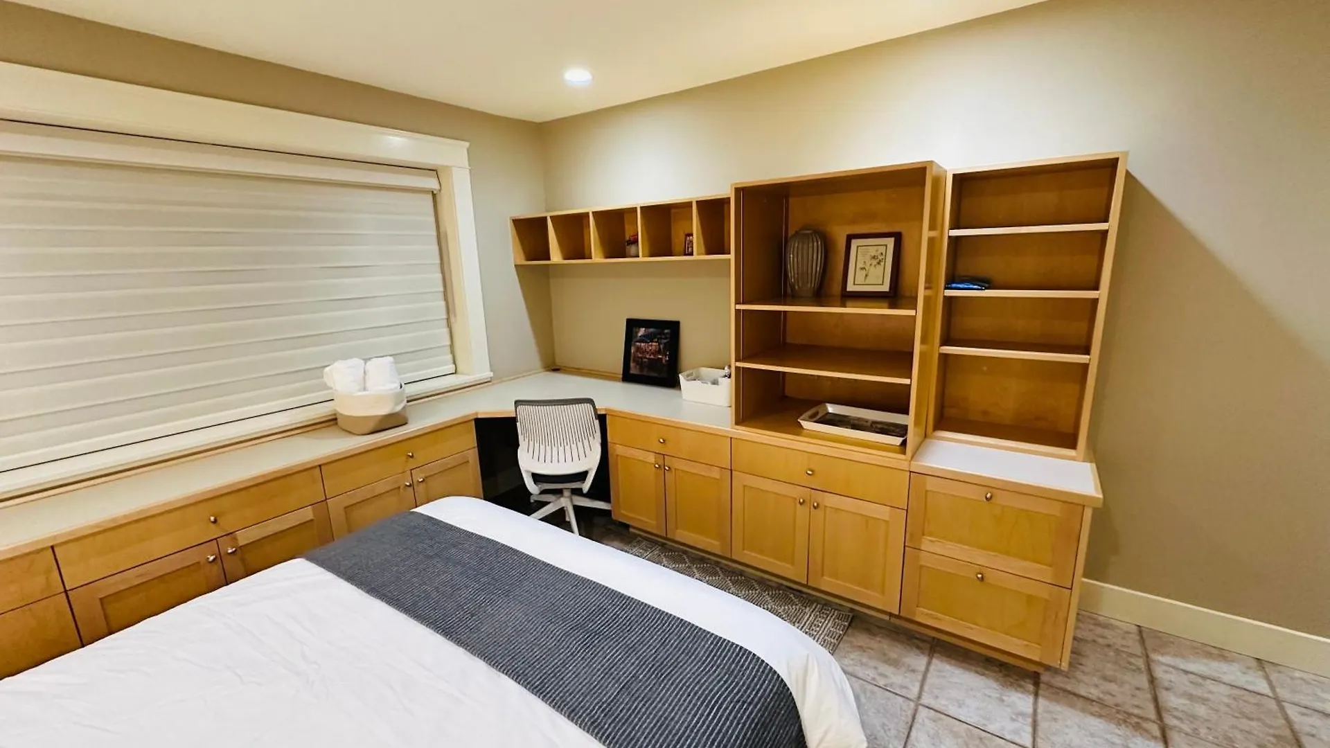 Cozy Home In Dunbar 밴쿠버 게스트하우스